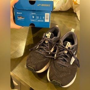 Women’s Brooks Revel 4 Sneakers